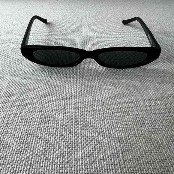 ROBERI & FRAUD Black Frances Sunglasses - Picture 16 of 16